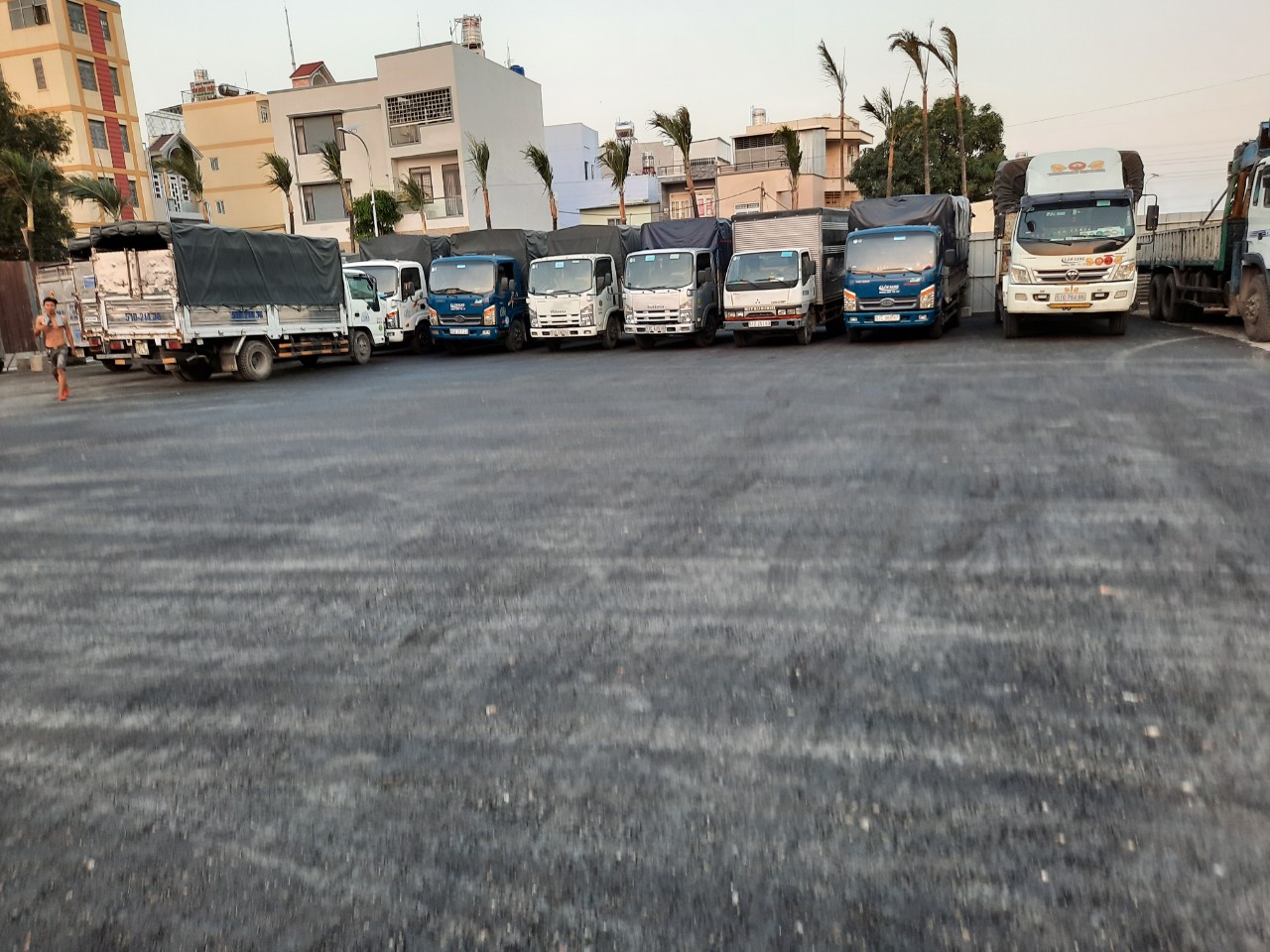 Thuê xe tải chở  hàng  giá rẻ tại TPHCM liên hệ Vận tải & Chuyển Dọn Nhà 247 0822.749.749