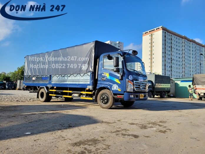 Xe tải chở hàng Khu công nghiệp Việt Phát